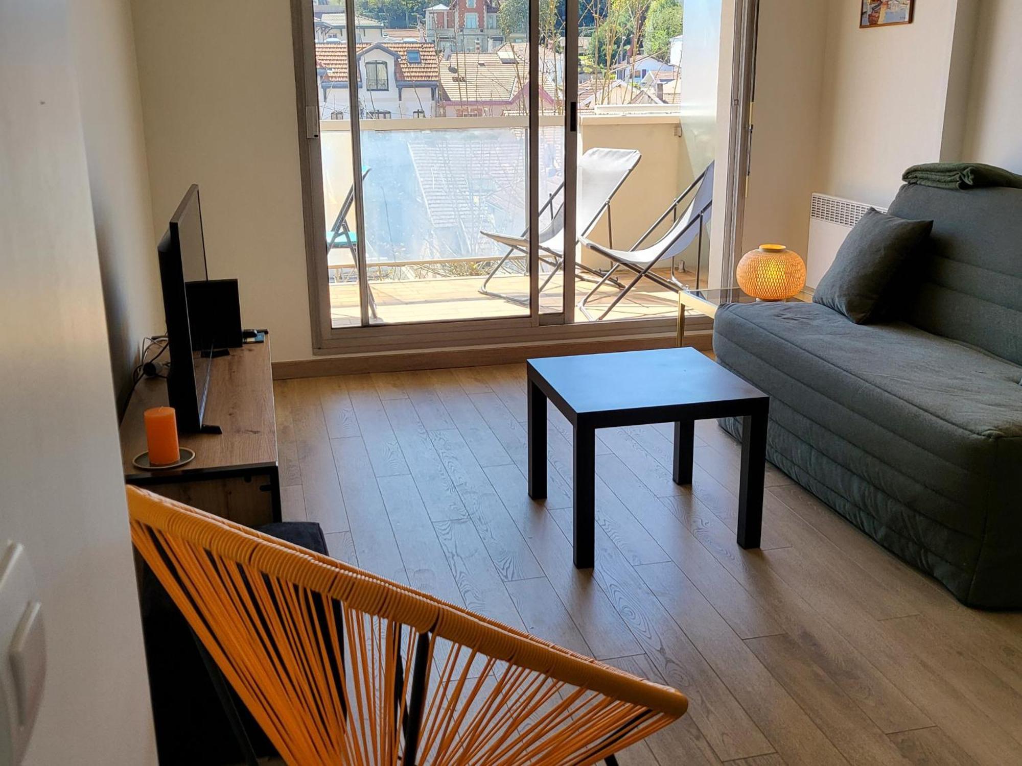 Centre-ville : T2 Avec Terrasse, Wifi Et Parking, A 300m De La - Fr-1-374-188 *