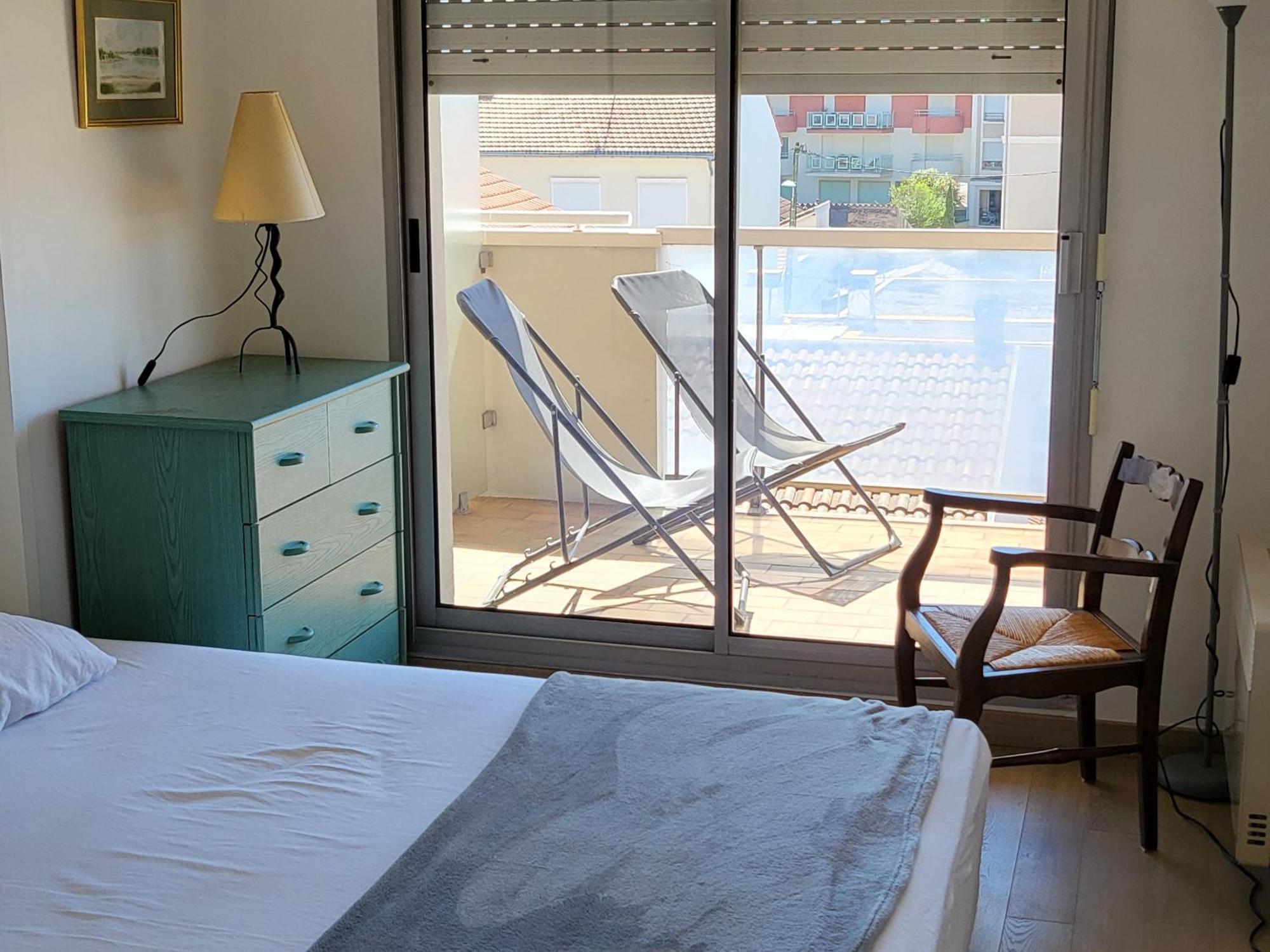 Apartment Centre-ville : T2 Avec Terrasse, Wifi Et Parking, A 300m De La - Fr-1-374-188 *